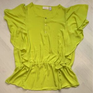 Chicos Top Size 1 (Women’s 8-10). Lightweight green material. Great for summer.